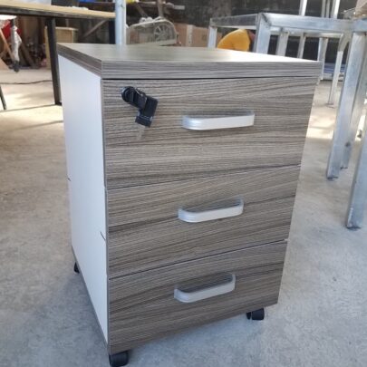 Movable 3-drawer pedestal